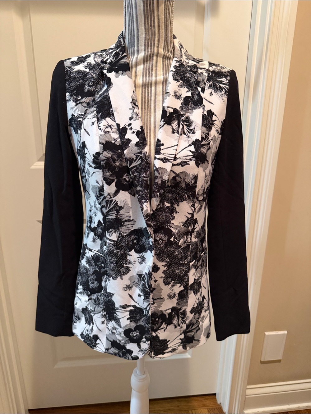 Tahari Black & White Floral Contrast Blazer